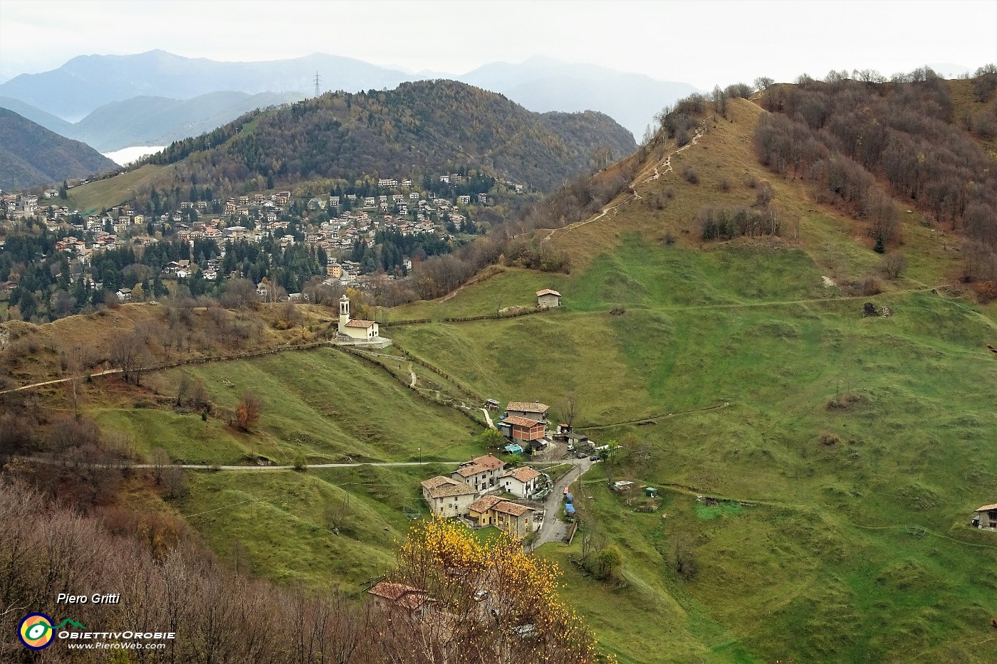 66 Vista su Salmezza con Selvino in secondo piano.JPG